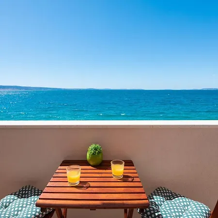 Blue Lagoon Apartment *